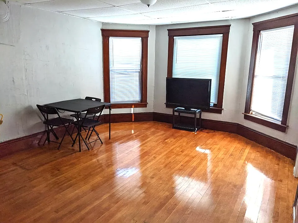 4 bed, 1450 sqft, $2,000 — Photo 1