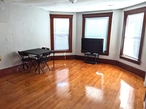 31 Vernon St APT 3, Worcester, MA 01610