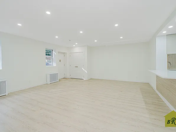 2815 Ocean Parkway image 14 of 32