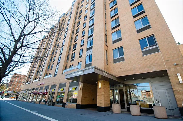 Sold by R New York | media 22