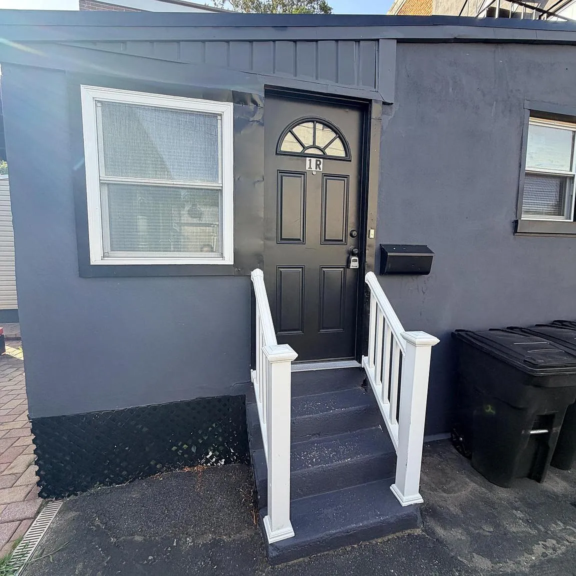 2 bed, 1.5 bath, 1100 sqft, $2,400 — Photo 2
