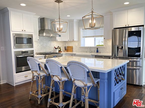 4th image of 2207 Voorhees Ave #A