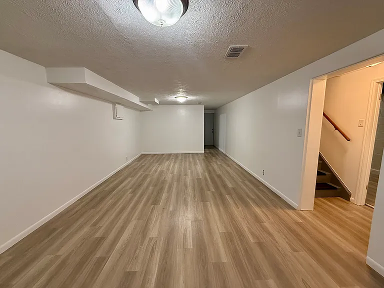 5109 S 83rd St — Photo 35