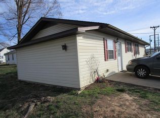 300 W 1st St, Mountain View, MO 65548