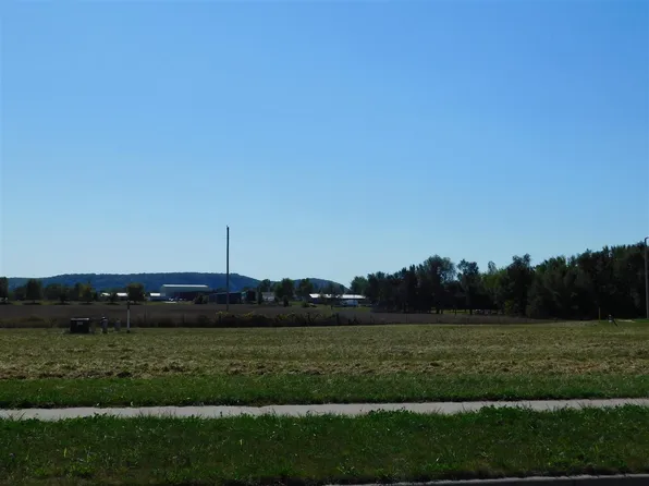 2306 Julia Cir, Prairie Du Chien, WI 53821