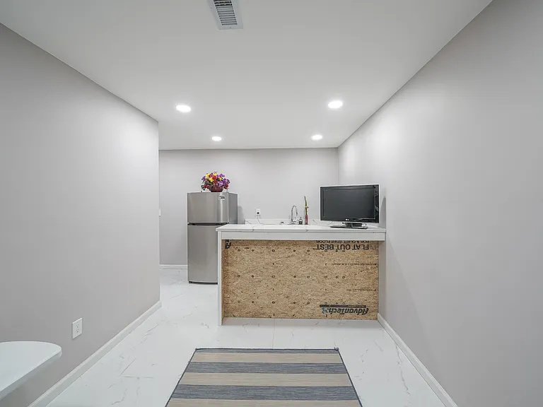 2303 Pinneberg Ave — Photo 14