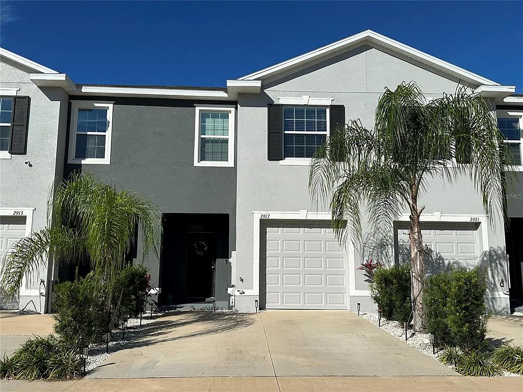 3 bed, 2.5 bath, 1673 sqft, $2,150 — Photo 1