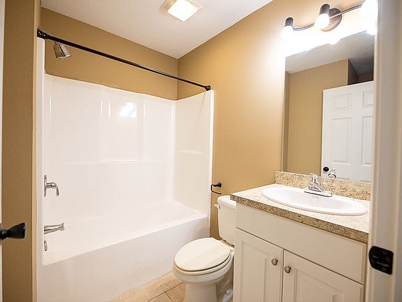 302A-FONTENOT-bathroom1_12032024