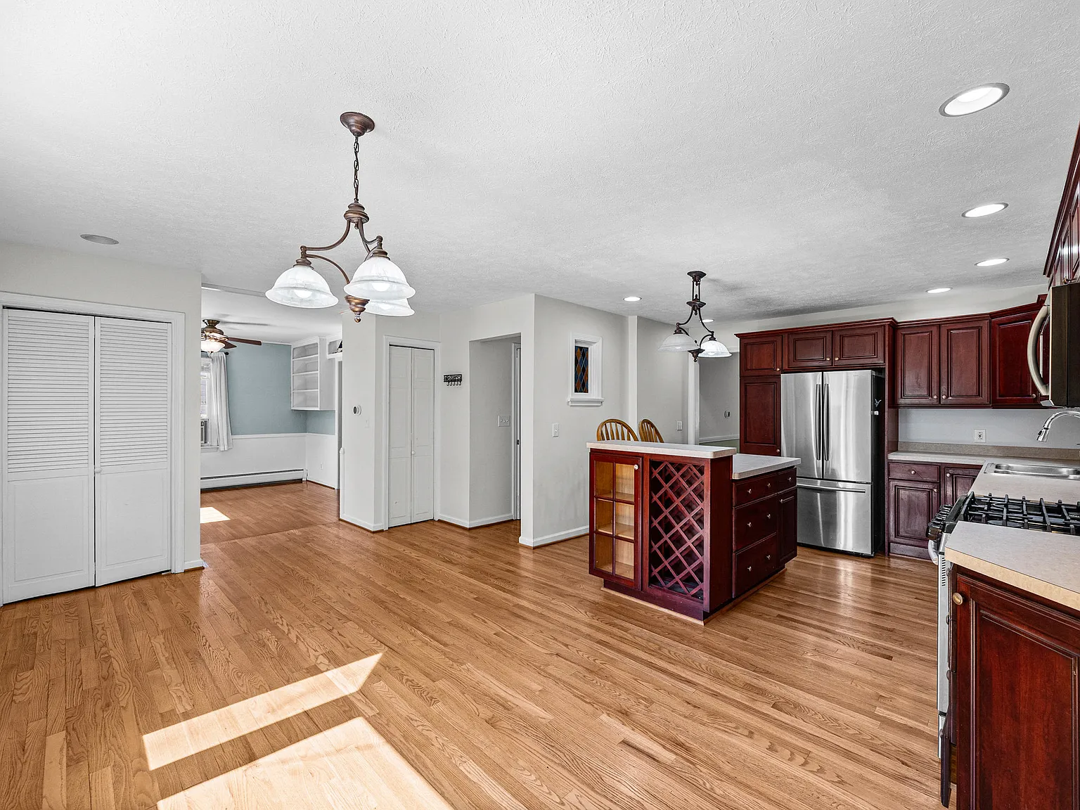 3 bed, 1550 sqft, $1,950 — Photo 3