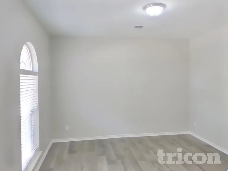 8401 Manchester Dr — Photo 5