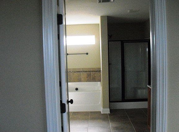 4th image of 818 Brighton Ct