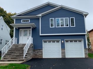 3 2nd St, Elmwood Park, NJ 07407