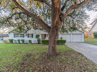 8013 Longford St, Benbrook, TX 76116