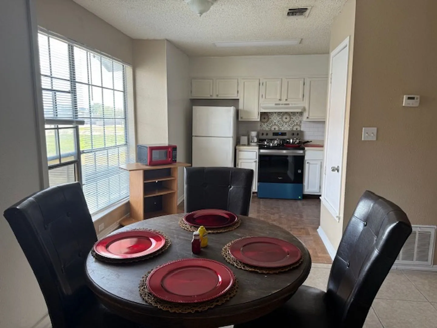 Room in 2 Bedroom Home at Starcrest Dr — Photo 4