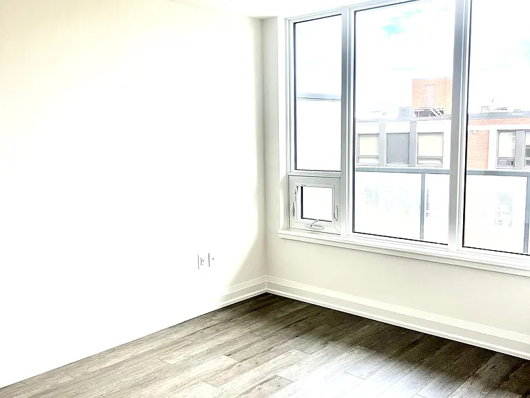 212 King William St #602 — Photo 5