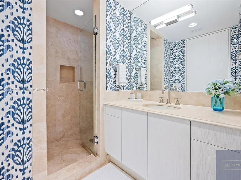 5142 Fisher Island Dr #5142 — Photo 34