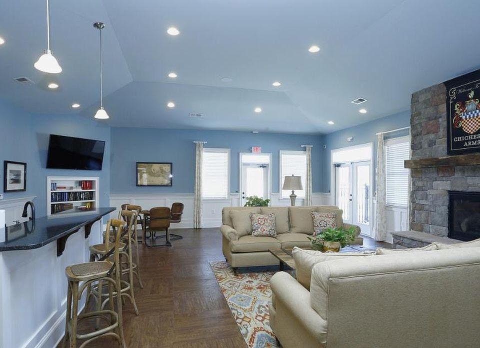 Clubhouse with Free Starbucks Coffee