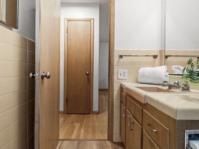 Another shot where you can see this is a hall bathroom servicing the house and private space.