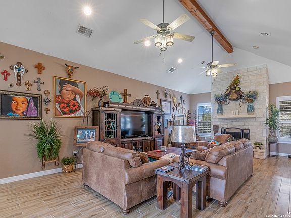 5th image of 834 ESTATES DR