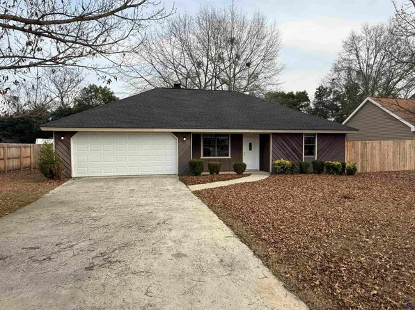 1418 Parkway Dr, Perry, GA 31069