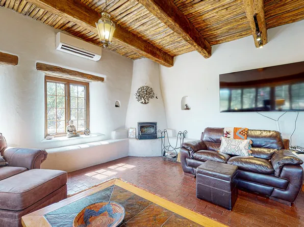 48 Camino Oriente, Santa Fe, NM 87508