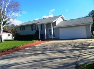 595 Grandview Ln, Platteville, WI 53818