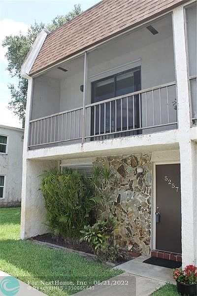1st image of 5257 SW 40th Ave #27