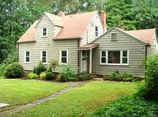 50 Pondview Ave, Trumbull, CT 06611