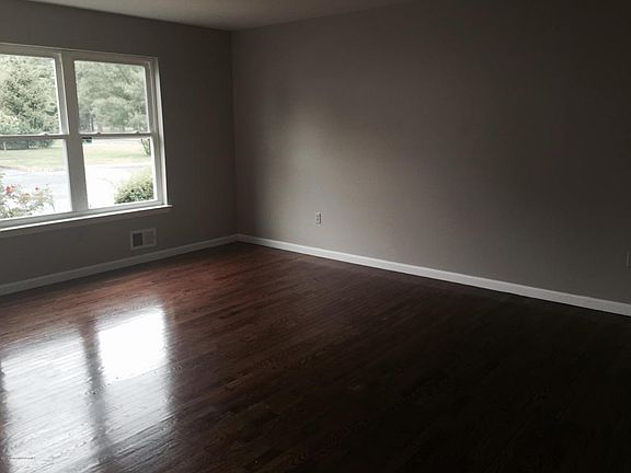 5th image of 4 Waterview Dr