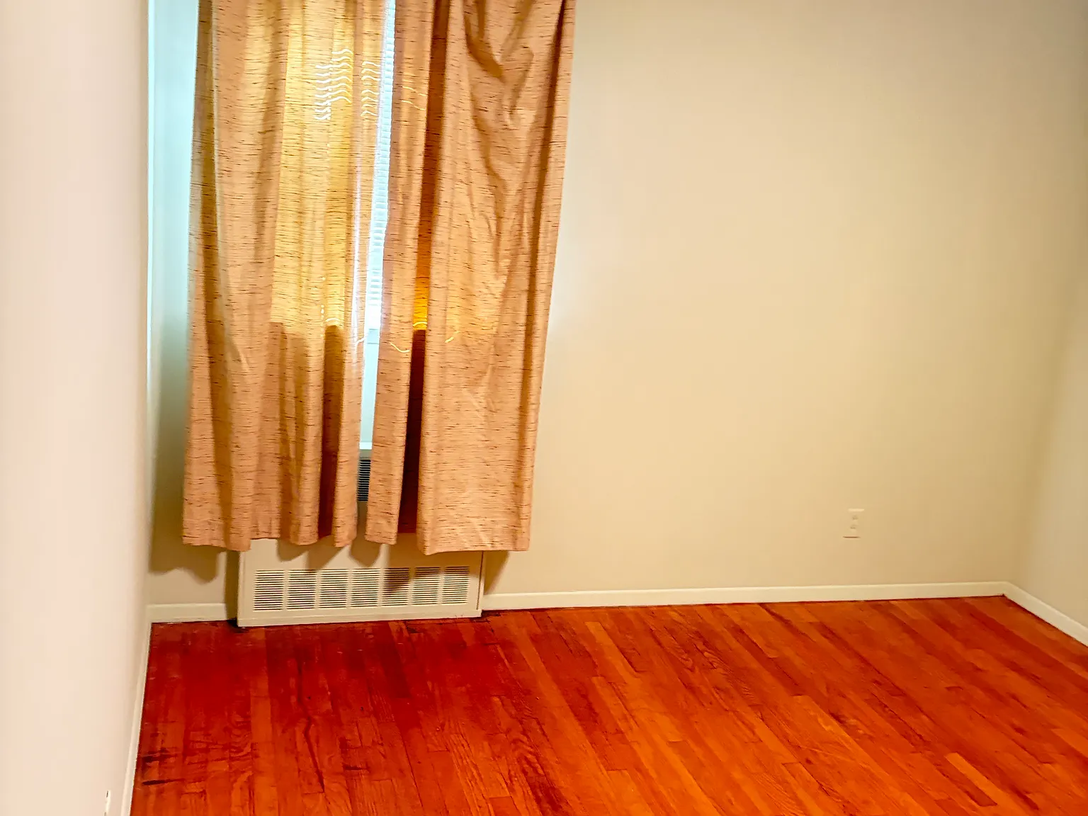 2 bed, 700 sqft, $3,000 — Photo 3