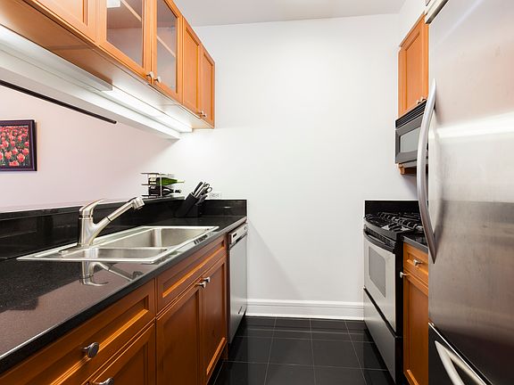 4th image of 220 Riverside Blvd APT 6U