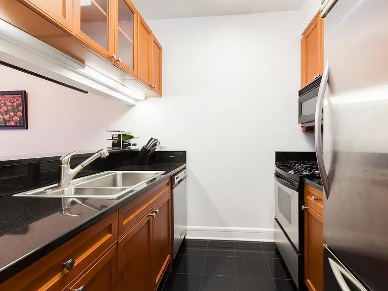 220 Riverside Blvd #6U — Photo 5
