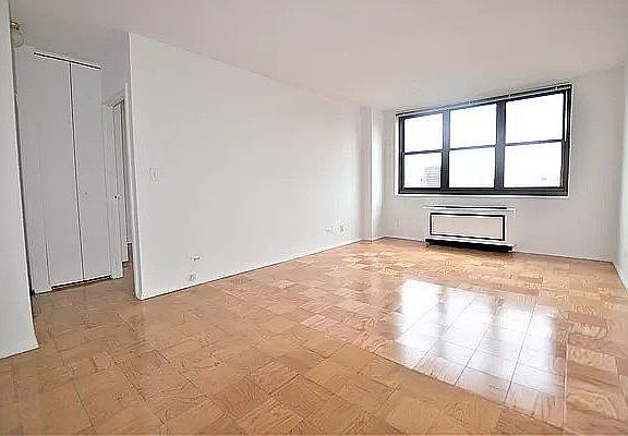3rd image of 200 E 72nd St APT 10G