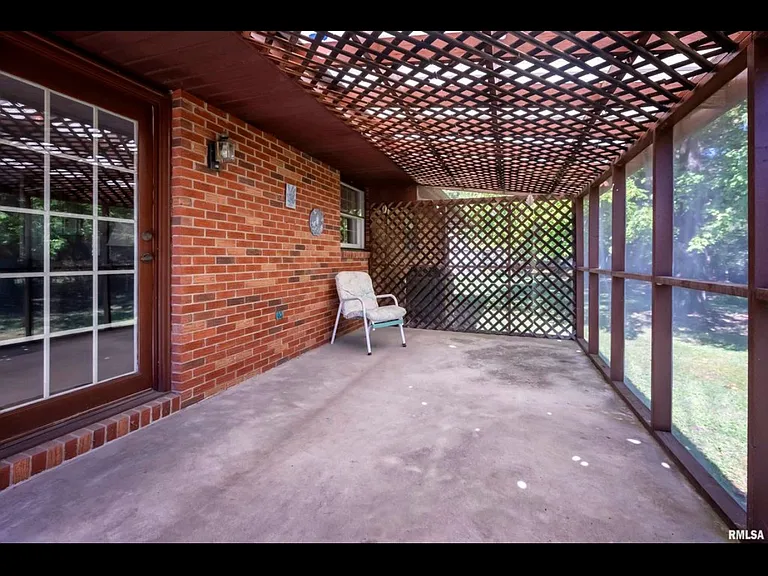 103 Boswell Rd — Photo 11