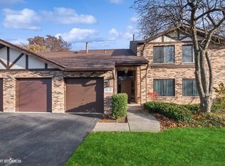 6285 Trinity Dr #2-A, Lisle, IL 60532