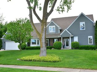 532 W Highland Dr, Grafton, WI 53024