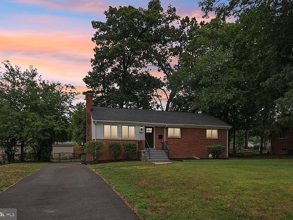 3rd image of 3220 Sherry Ct