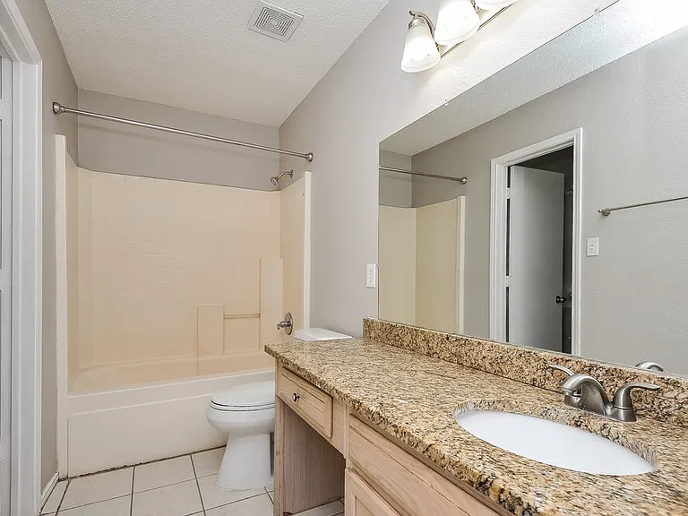 1040 Glencrest Dr — Photo 12