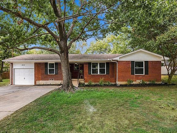 2nd image of 1912 Whippoorwill Ln