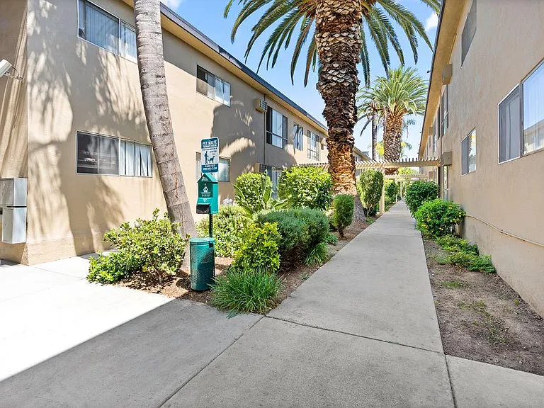 Parthenia Terrace Apartments — Photo 20