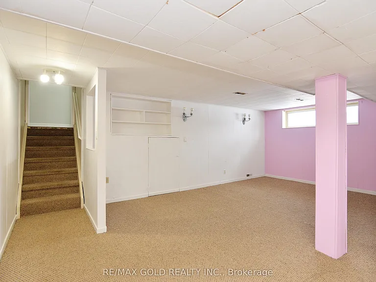70 Greystone Cres — Photo 17