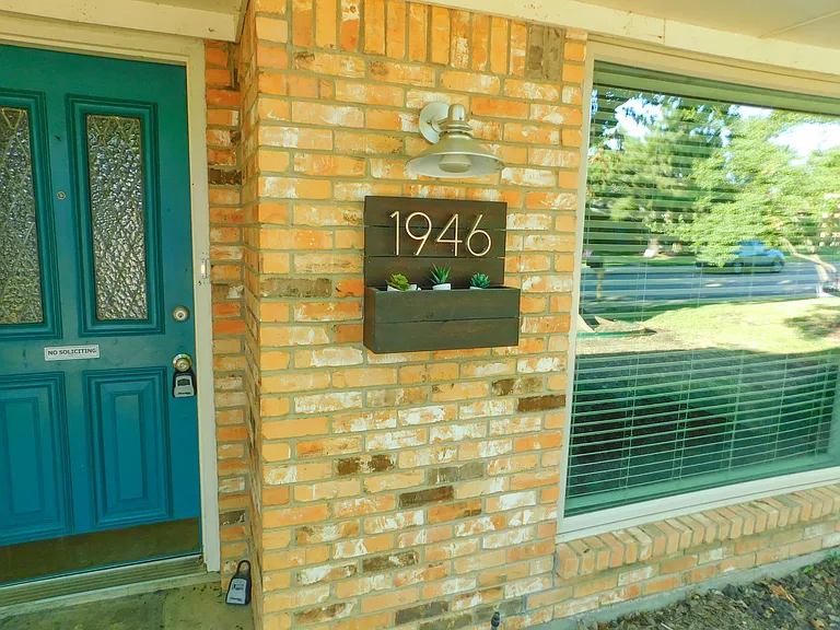 1946 Kensington Dr — Photo 5