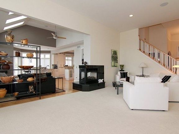3rd image of 5766 Longwood Ln