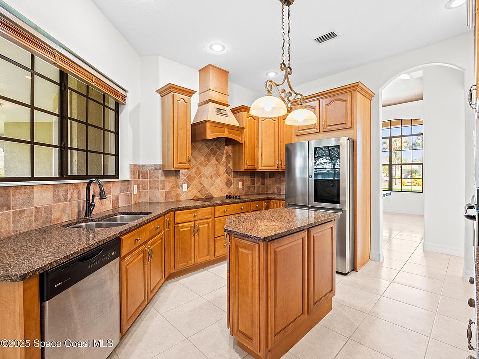 896 Yellow Wood Ct SE, Palm Bay, FL 32909 | Zillow