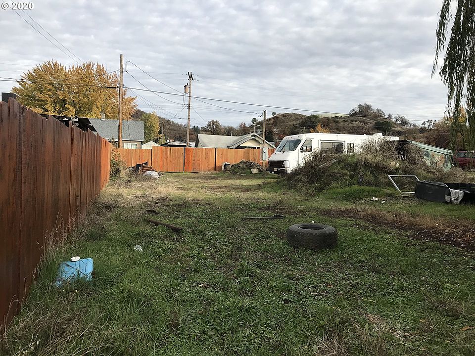 2nd image of 1034 NE Cedar St