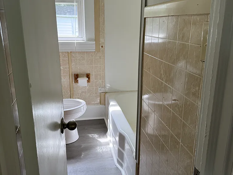 806 Garrison St — Photo 7