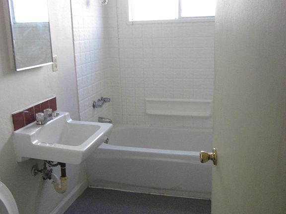 2nd image of 712 N G St #B