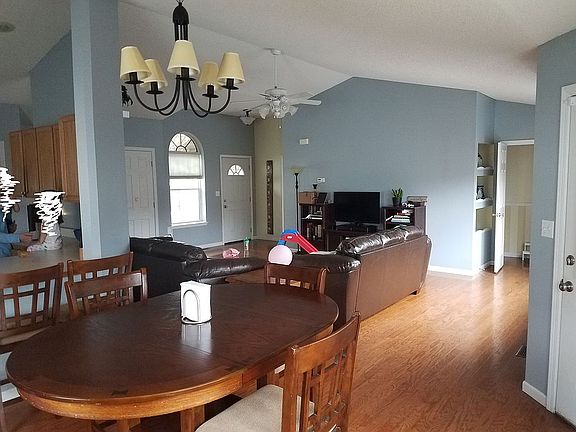 2nd image of 106 Hillcrest Ct