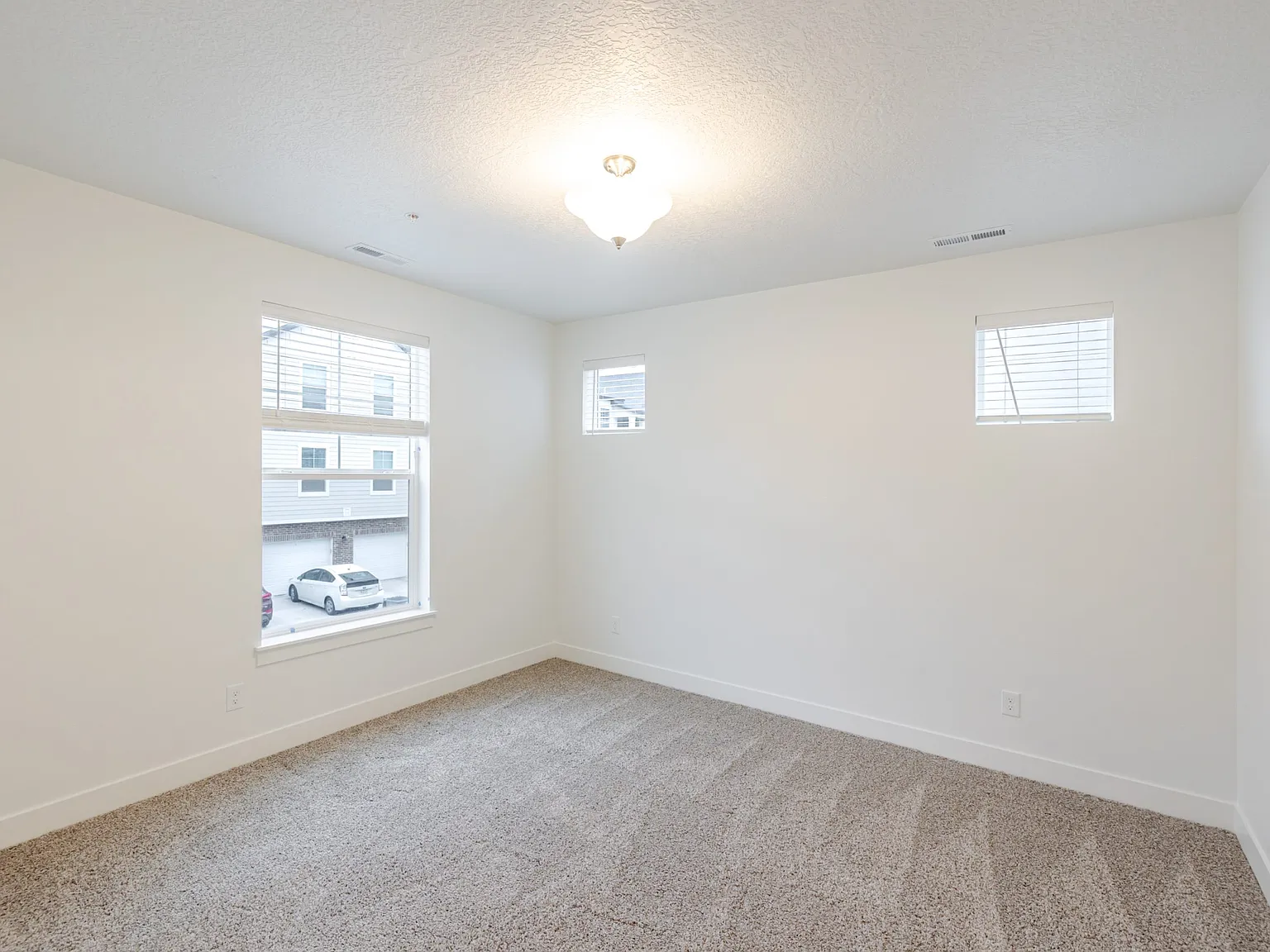 3 bed, 1272 sqft, $1,800 — Photo 3