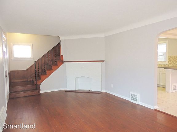 5th image of 19400 Ormiston Ave